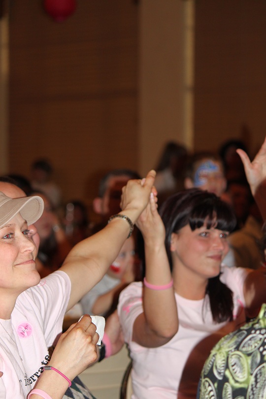 Tami_Flanery_and_her_3_daughters.jpg